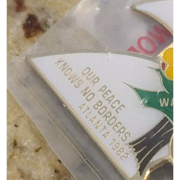 Vintage Lions Club Pin MD19 1982 BC Canada Washington Idaho Atlanta Dove Peace - Picture 5 of 9